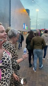 SHAWAWA!! 😱 “Ala Holandesa 😂😂 Kaya Kaya ❤️✌🏽 #Shawawa #pyamaparty #kayakaya #fun #bijlmer #ChantalJanzen | Curacao dushi