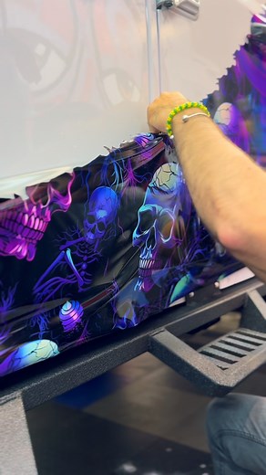 @lilmame_305 came in with this beast straight from @gus4x4jeeps. And you know we had to sauce it up 🙌🏾. Graphic kits can have meaning.. It’s not always about being the best out there. It was a honor to do this kit 🙏. | The Graphic Guys