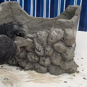 Old Plastic Baskets To Make Unique Cement Flower Pots | Today Express