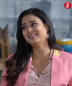 "I think I'm not pretty", Shweta Tiwari reveals how she went through the phase of self-doubt at the beginning of her career. She also shares an interesting incident that gave her self-confidence during her first photoshoot before the release of Kasautii Zindagii Kay. #ShwetaTiwari #BollywoodBubble | Bollywood Bubble - Videos