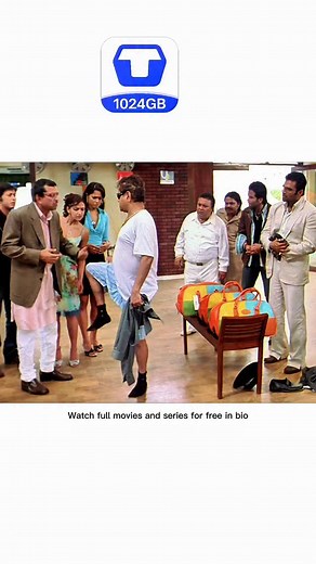 🎥Movie: One Two Three (2008) Ye ek comedy of errors film hai jisme teen alag-alag “Laxmi Narayan” galti se ek hi jagah aa jate hain. Inke goals alag hote hain—kisi ko crime karna hai, kisi ko car business sambhalna hai aur kisi ko fashion designer ke liye kaam karna hai. Identities ki gadbad se hasi–mazaak, confusion aur comedy situations bante hain.] 🎥Director: Ashwani Dhir 🤝Cast:- Tusshar Kapoor as Laxmi Narayan 1 Suniel Shetty as Laxmi Narayan 2 Paresh Rawal as Laxmi Narayan 3 Esha Deol as