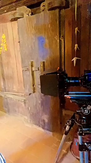 131K views · 1.3K reactions | During shoot, explaining scene bold shoot | Vicky Thakur | Facebook