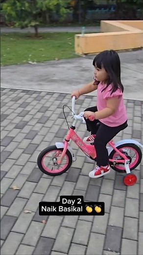 First time Luthfina naik basikal 👏