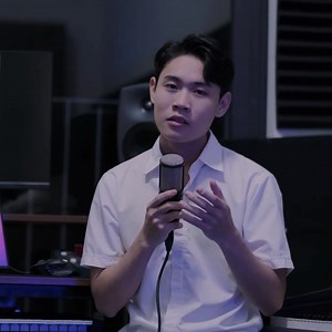 Tình Chúa yêu con như thái sơn vời vợi đỉnh cao tình Chúa yêu con như biển khơi sóng trào đêm ngày Tình Ngài yêu con khôn vời từ khi chưa có đất trời Chúa đã dủ thương và chọn con từ trước muôn đời Gọi chính tên con âu yếm che chở từng phút giây nào có lo chi Chúa dìu con những ngày khó nguy Vì Ngài luôn ở bên cạnh đời con chan chứa ơn lành Chúa đã dủ thương Ngài dìu đưa về bến bình an Ôi tình yêu Chúa dạt dào, ôi tình yêu Chúa ngọt ngào Tim con cảm mến ân tình Chúa ngàn năm vững bền. Ôi hồng ân