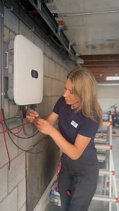 How to crimp MC4 solar connectors? #electrician #solarenergy #foryoupage | Solar Lilli