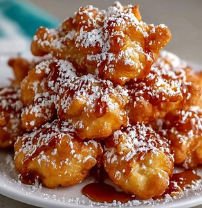 Funnel Cake Bites Ingredients 1 cup all-purpose flour 2 tablespoons granulated sugar 1 teaspoon baking powder ¼ teaspoon salt 1 large egg ¾ cup milk 1 teaspoon vanilla extract Vegetable oil, for frying Powdered sugar, for dusting Optional: cinnamon sugar, chocolate sauce, or caramel for serving 🍳 Instructions Prepare the Batter: In a medium bowl, whisk together flour, sugar, baking powder, and salt. In another bowl, beat the egg, milk, and vanilla extract. Gradually add the dry ingredients to t