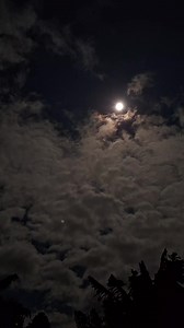 Cielos Bonitos y Nubes Nocturnas