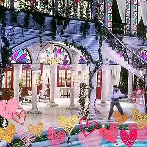 #liz Aujourd'hui, Devdas fête son 17ème anniversaire ,le 12 juillet 2002 est sorti, considéré comme Roméo et Juliette indien de Sarat Chandra Chattopadhyay ,récit d'une histoire d'amour impossible entre deux personnes. D'un milieux différents .Devdas renonce à l'amour de sa vie et s'interdit à jamais d'être heureux. Entre deux femmes . Paro qu'il ne cessera jamais d'aimer et la jolie Chandramukhi la courtisane à laquelle n'osera s'abandonner.des scènes de danse,des chant magiques et magnifiques 