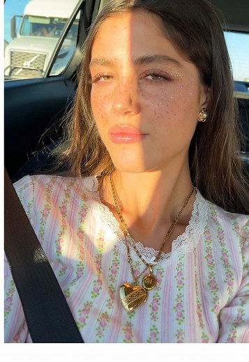 angel.princess.mia (@angel.princess.mia)’s video of go away from my window
