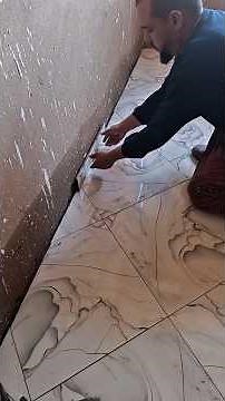 Install ceramic tiles evenly on the sides of the wall