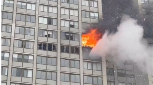 1 dead, several injured as fire spreads to multiple floors of Chicago high-rise
