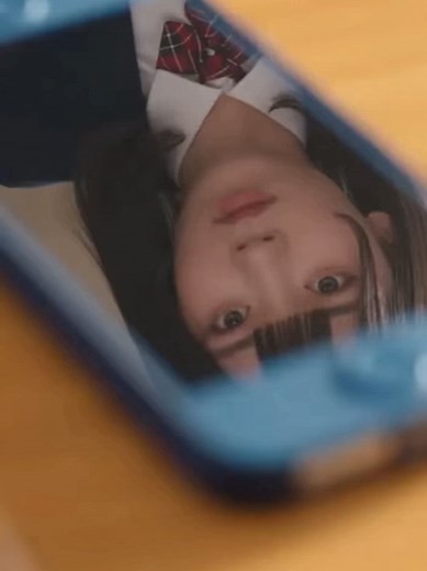 女子生徒に変身した教師の物語
