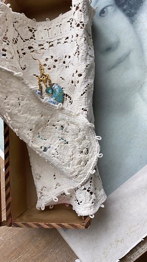 The city of Aveiro dates back to the 10th century when it was known by its first Latin name of Alavarium, literally, “a gathering place or preserve of birds.” The Moors invaded and then held it until the 11th century, after which it became popular with Portuguese royalty. In the winter of 1575, a terrible storm closed the entrance to its port, ending a thriving trade in metals and tiles. The same storm also created a reef barrier at the Atlantic Ocean. These tiles are found on a gorgeous house i