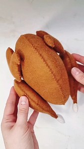 Felt Roast Chicken Sewing Tutorial 🍗 full pattern with instructions and step-by-step photos is available in my shop 🧵🪡 #feltcrafts #sewingturorial #handmadetoys | FeltyTreats UK