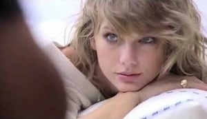Taylor Swift- Behind The Scenes Of Photoshoots
