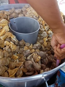 30K views · 192 reactions | Penjual penthol legend di kota Ponorogo, jualan sejak tahun 90 an | Kulineran Jawa | Facebook