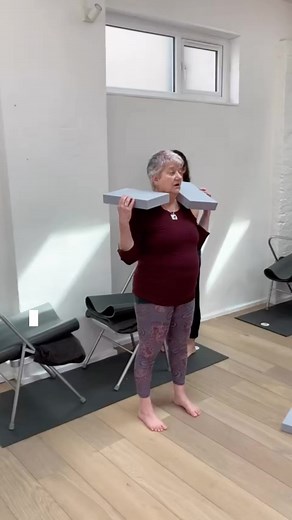 Supported headstand sharing in teacher training @yogacampus Thank you to my wonderful assistants Maryam and Rachel #sirsana #headstand #supportedheadstand #chairheadstand #yogainspiration #yogateachertraining #yogapractice #yogaeverywhere #yogaeveryday #yogaonversions #yogaupsidedown #yogaposesdaily #yogaposes | Wake Up and Shine Yoga