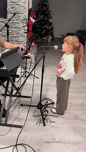 Ilius-Olariu Ecaterina (6 ani) - vă încântă cu un fragment din melodia “Cum îi primăvara”. #canto #folclor #banat #populara #scoaladecantoalinolan | Scoala de Canto Popular - Alin Olan