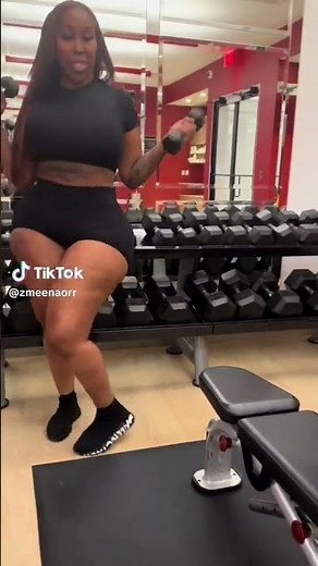 Thick Gorgeous black booty training 😯