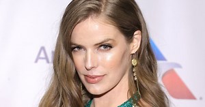 Model Robyn Lawley Gets Candid on Embracing Her Natural Skin This Summer