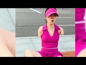 The beautiful woman is without arms, and life is without arms. #amputee