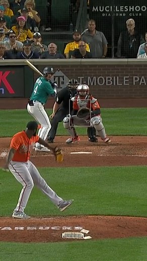 242K views · 2.6K reactions | Félix filth.  A dominant 2 innings from Félix Bautista for the W. | MLB | Facebook