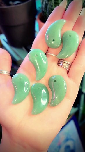 Beautiful Green Aventurine Pendants for Jewelry. #crystals #crystal #crystalhealing #crystaldecor #crystalstore #crystalstones #crystalsandstones #crystalsfordays #crystalhealingvibes #crystaldecoration #crystaldecorations #aventurine #crystaljewelry #crystaljewellery #healingcrystaljewelry #crystaljewelryforsale | Messy Awakening Tarot and Crystals