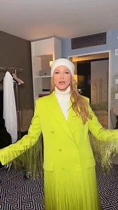 @jewel performed at the #macysthanksgivingdayparade wearing a @gucci Spring 2034 green fringed coat. Hot! Or Hmm..? 🎥 IG/Getty/ @michaelsimon64 #jewel #jewelfbd #guccifbd | Fashion Bomb Daily