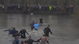 Sport: Shrovetide-Fussballspiel ist wohl das brutalste Derby der Welt