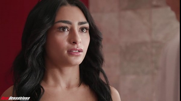 NEW SENSATIONS - Jefa lesbiana quiere tener una reunión especial con su empleada