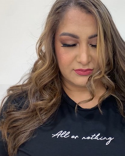 Mechas caramelo para cubrir canas #influencer #atemporal #makeup #bettylazcano #mujer #trending #chicas #hairstyles #haircut #decoration #makeupartist #parati #belleza #Bob #canas #beauty #super #fashion #hair #viralreels #instagran #rejuvenece #decoloración #color #peroxido #haircolor #fashionblogger #hairstyle #cabello #viral | BETTY LAZCANO Beauty Center