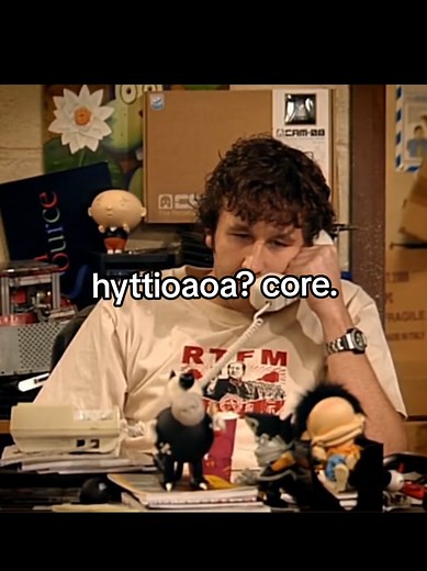 have you tried turning it on and off again? 👀 #theitcrowd #britcom #ukcomedy #britishhumour #britcoms