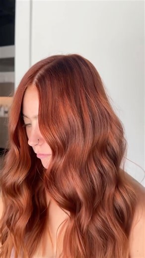 Watch @nat_doeshair blend two #iNOA formulas to create this gorgeous multidimensional copper! 😍✨ iNOA’s fluid, manageable formula makes mixing, applying, and rinsing a breeze—and it’s a game-changer for clients with sensitive scalps. 💆‍♀️ What’s your favorite iNOA formula? Share it in the comments! 📲 . #LorealPro #copper #copperhair #haireducation #haircolor #redhair #redhairformula | L'Oréal Professionnel