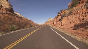 「ユタ風景バイウェイ12ドライブテンプレートカーフクリークロワー02」の動画素材（ロイヤリティフリー）1065095542 | Shutterstock