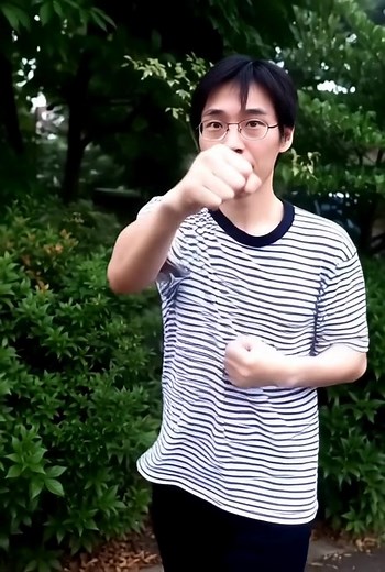 21歳の拳で抵抗するコイン登場