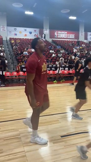 Browns star Myles Garrett throws it DOWN at NBA Summer League (via Cavaliers) 🔥 | Heavy on Browns
