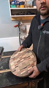 Much better with a round over bit from @igmtools 👌sharp edges on a stool top is not nice but a round edge 👌👌 #router #woodworking #hantverk #diy #woodwork #bygga #trä #interiordesign #snickra #asmr | Wickmans Woodwoork