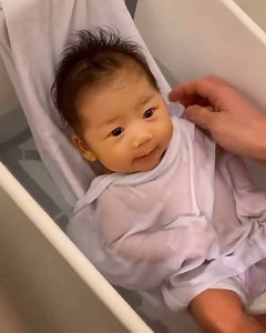 Who wouldn't like a cozy bath on a Thursday evening?!  Thanks to the Newborn Support for Stokke Flexi Bath, your baby will have lots of support during bath time. You can purchase it as a separate item or in a bundle with the Flexi Bath. : @charisseaznar Stokke Flexi Bath: https://bit.ly/3dQzFjj #BabyBath #BathTub #Stokke | Stokke | Facebook
