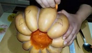 Intaglio zucca Halloween A cura di Anna Gallucci #portale80035 #Halloween #tutorial #Intaglio #zucca | 80035.it