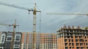 Turmkrane auf Hochhäusern für Wohnungen Baustelle.: Stockvideos & Filmmaterial (100 % lizenzfrei) 1110785957 | Shutterstock