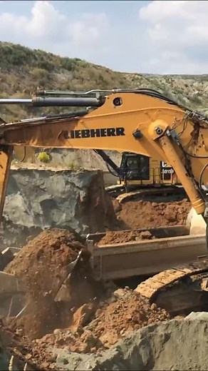 Liebherr 976 & Caterpillar 6015B Loading Trucks - #megamachineschannel | ES Equipments