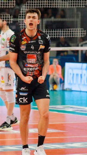 ⚡️ Estra Power ⚡️ Lube e @estra_spa 🤝 l’energia che unisce 🔋 #esserelube #creokitchens #cucinelube | LUBE Volley