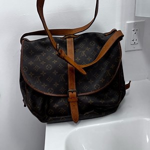 Louis Vuitton malletier double sided  Monogram massenger Bag.💼