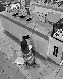 Child doing homework in the store | Handy Panda