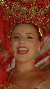 La alegoría de esta 2 preca Republicana: *Fuego de Libertad* La Comparsa Haraganes Jr. junto a su hermosa reina Guadalupe I, son el jenecheru que nunca se apaga, un eslogan que une lo tradicional, cultural e historia, simbolizando que su pasión y energía en el carnaval son inextinguibles El Fuego de la Libertad 🔥 Los Haraganes Jr. aspirantes a coronadores 2028 junto a su reina Guadalupe I, hicieron su paso por la segunda precarnavalera con un carro y vestido diseñados por Galo Sanchez, inspirad