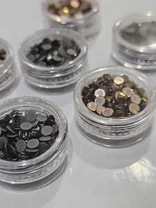 Hot fix Schwarze Swarovski Kristalle SS16 (150 Stück)