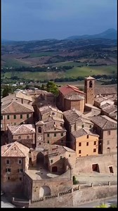 Castello di Piticchio, Arcevia (AN) @giona_tad📸 | Italia meravigliosa