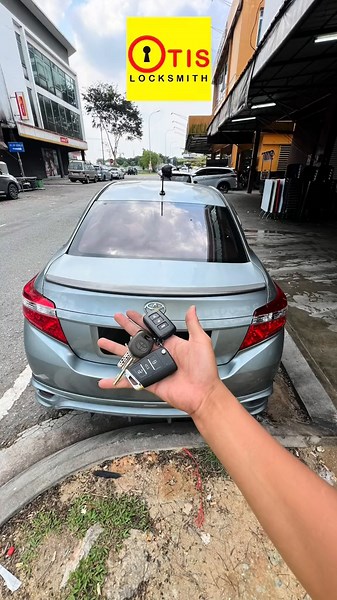 Duplicate remote toyota vios flip key #Jb_locksmith #open_lock #digitallock #Safety_box #fy #fyp #setiatropika #Immobliezer #masterkey #fyp #fy #Smart_key