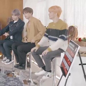 mark’s individual talent, clapping one handed, made a reappearance 😂👏 cr. lumarkbot -sun | NCT Enthusiast