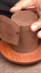 The traditional, time-honored wood-spinning pot-making technique | Tea Pot
